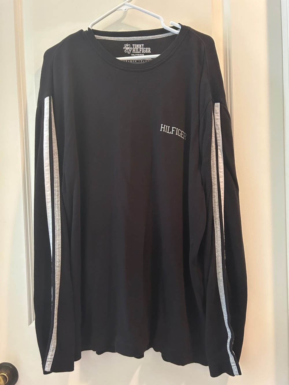 Tommy Hilfiger Black Long Sleeve Crew with Gray Sleeve detail Stripes size XXL
